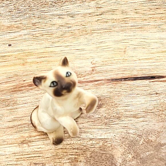 Tiny Dollhouse Vintage Siamese Cat Ceramic Miniature Figurine - Picture 2 of 5